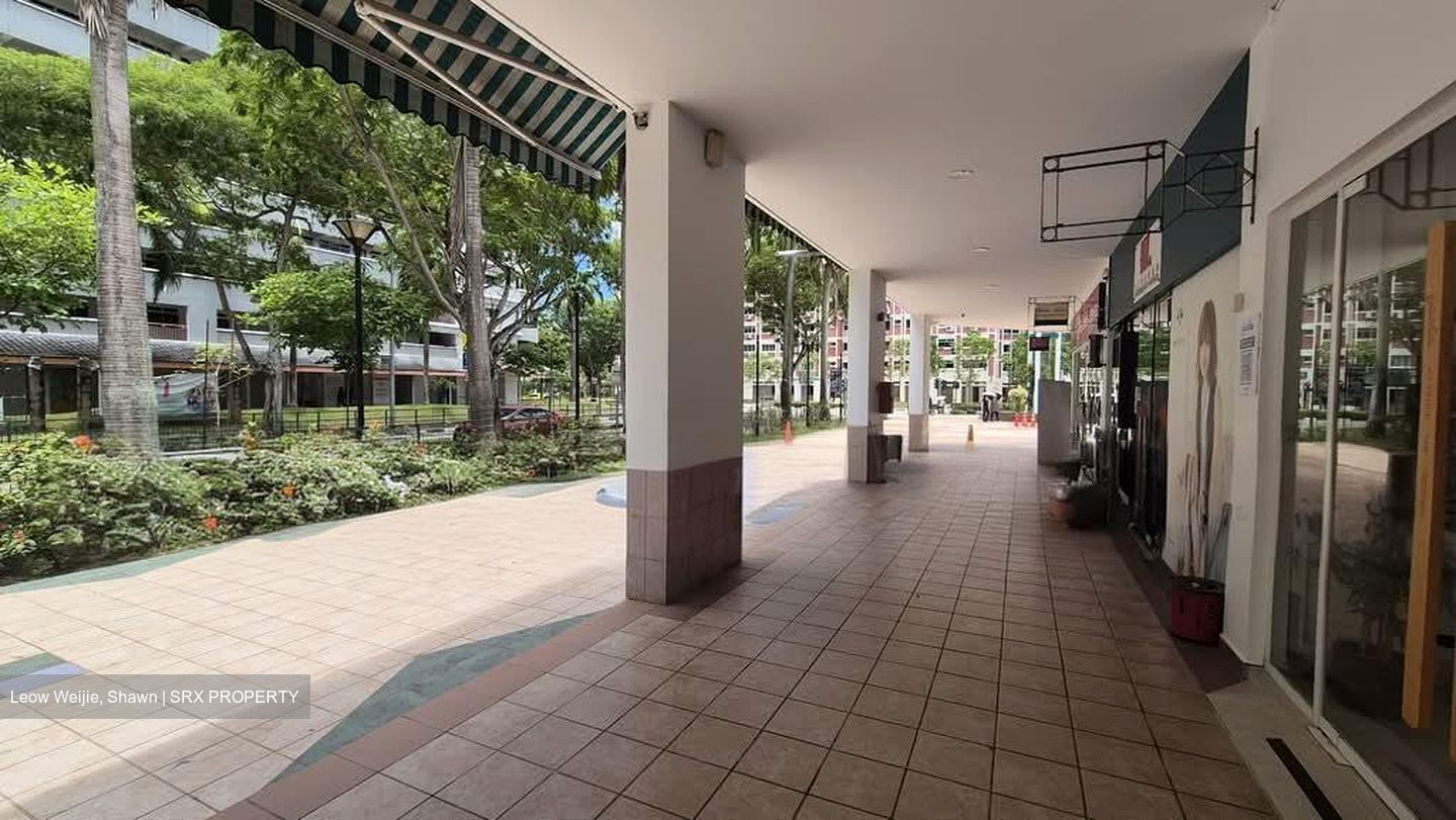 Tampines Street 32 (D18), Shop House #543720531